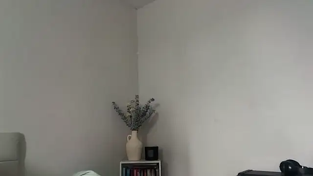 skyejde online show from February 16, 2:27 pm