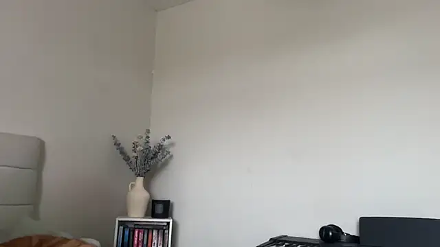 skyejde online show from March 1, 12:38 pm