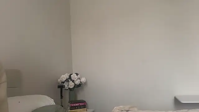 skyejde online show from October 31, 9:28 am