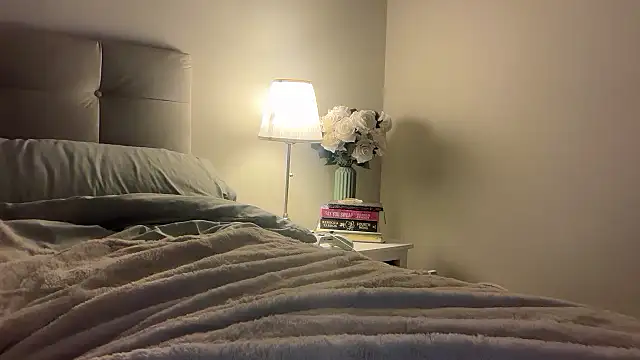 skyejde online show from November 16, 5:28 pm