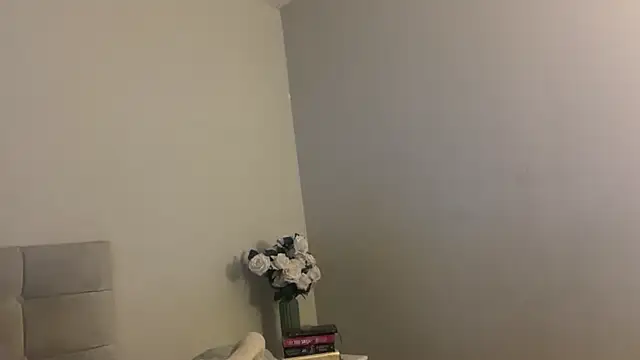 skyejde online show from November 18, 6:11 pm