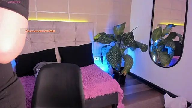 Snapshot of _michonne_ chatting on October 15, 8:39 pm michonne online show from October 15, 8:39 pm