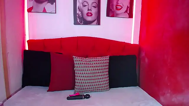 Snapshot of Tiana_Ebony18 chatting on July 3, 12:00 pm Tiana Ebony18 online show from July 3, 12:00 pm