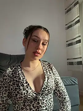 Snapshot of Daria-maus24 chatting on May 21, 6:27 pm Daria-maus24 online show from May 21, 6:27 pm
