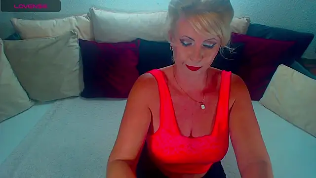 Snapshot of Lex_McQueen chatting on July 7, 9:29 pm Lex McQueen online show from July 7, 9:29 pm