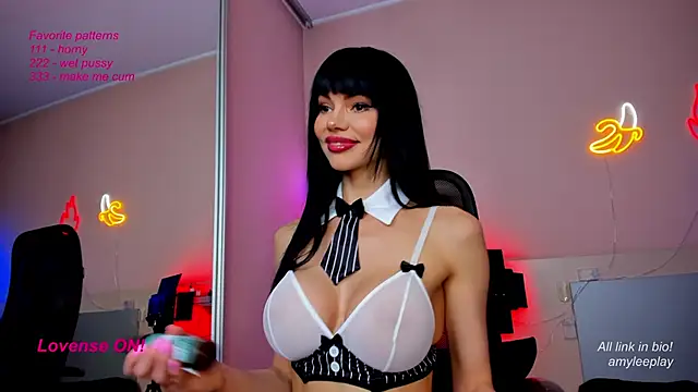 Snapshot of AmyLeeplay chatting on March 11, 5:02 pm AmyLeeplay online show from March 11, 5:02 pm