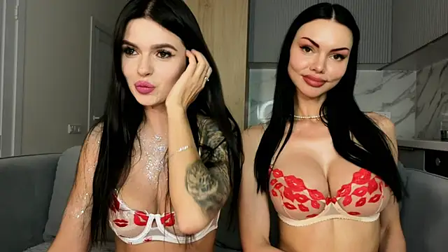 Snapshot of AmyLeeplay chatting on October 25, 5:57 pm AmyLeeplay online show from October 25, 5:57 pm