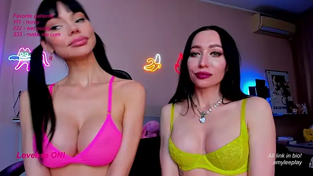 Snapshot of AmyLeeplay chatting on March 18, 10:04 pm AmyLeeplay online show from March 18, 10:04 pm