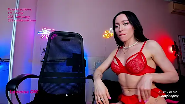 Snapshot of AmyLeeplay chatting on March 5, 6:34 pm AmyLeeplay online show from March 5, 6:34 pm