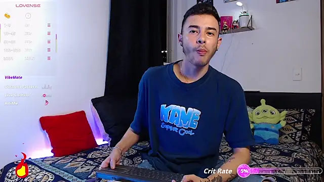 Snapshot of kyle_clint07 chatting on November 12, 1:10 am kyle clint07 online show from November 12, 1:10 am