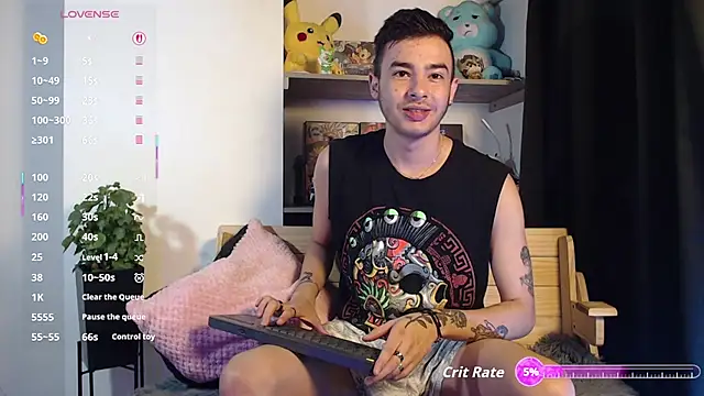 Snapshot of kyle_clint07 chatting on October 10, 6:42 pm kyle clint07 online show from October 10, 6:42 pm