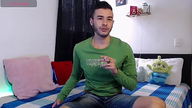 Snapshot of kyle_clint07 chatting on December 15, 3:51 pm kyle clint07 online show from December 15, 3:51 pm