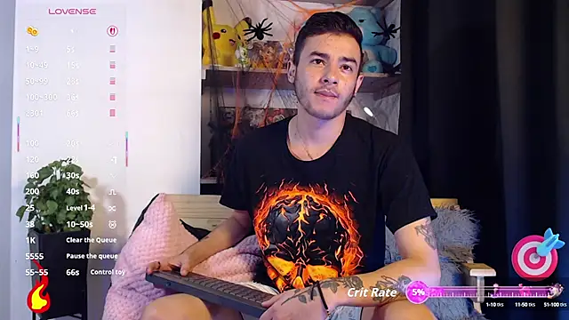 Snapshot of kyle_clint07 chatting on October 18, 6:32 pm kyle clint07 online show from October 18, 6:32 pm