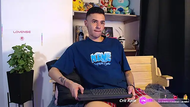 Snapshot of kyle_clint07 chatting on September 15, 7:03 pm kyle clint07 online show from September 15, 7:03 pm