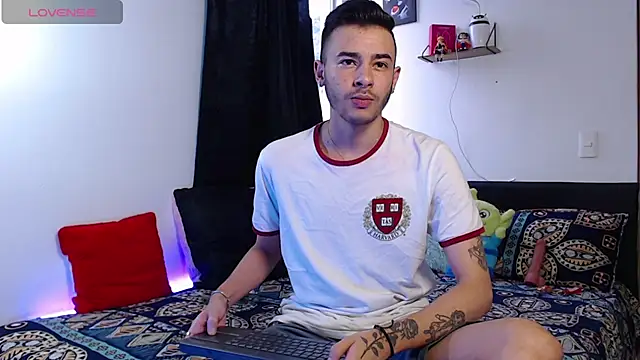 Snapshot of kyle_clint07 chatting on November 13, 9:30 pm kyle clint07 online show from November 13, 9:30 pm