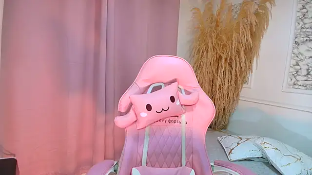 Danella houston online show from March 4, 6:48 pm