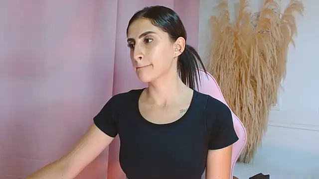 Snapshot of Danella_houston chatting on June 5, 7:52 pm Danella houston online show from June 5, 7:52 pm