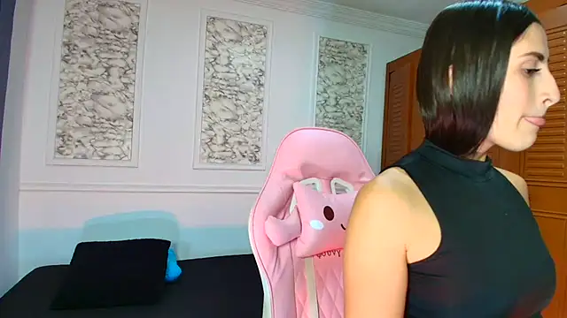 Snapshot of Danella_houston chatting on December 14, 11:10 pm Danella houston online show from December 14, 11:10 pm