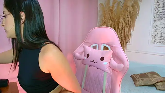 Danella houston online show from April 2, 8:04 pm