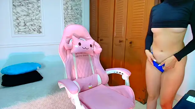 Snapshot of Danella_houston chatting on November 19, 1:00 pm Danella houston online show from November 19, 1:00 pm