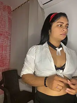 Snapshot of Tana_latin chatting on February 14, 12:41 am Tana latin online show from February 14, 12:41 am