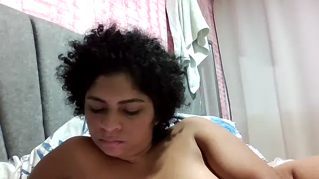 Snapshot of Tana_latin chatting on October 1, 3:33 am Tana latin online show from October 1, 3:33 am