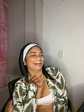 Snapshot of Tana_latin chatting on February 13, 12:24 am Tana latin online show from February 13, 12:24 am