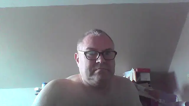 mkestr69 online show from April 6, 4:19 pm