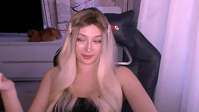 Snapshot of beauty_blonde chatting on November 28, 3:07 am beauty blonde online show from November 28, 3:07 am