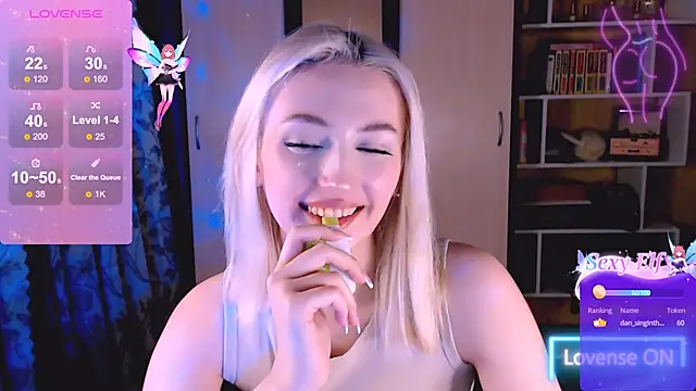 Snapshot of beauty_blonde chatting on March 5, 12:27 am beauty blonde online show from March 5, 12:27 am