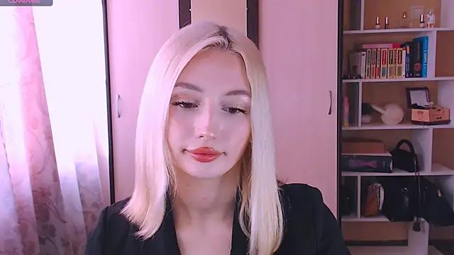 Snapshot of beauty_blonde chatting on March 4, 8:35 am beauty blonde online show from March 4, 8:35 am