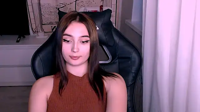 Snapshot of beauty_blonde chatting on October 4, 11:56 am beauty blonde online show from October 4, 11:56 am