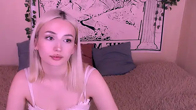 Snapshot of beauty_blonde chatting on March 10, 8:50 am beauty blonde online show from March 10, 8:50 am
