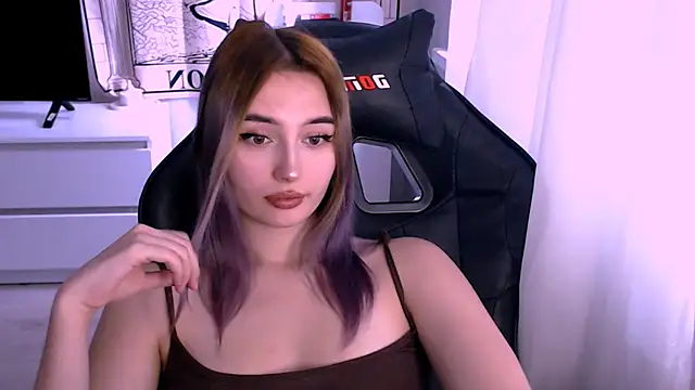 Snapshot of beauty_blonde chatting on October 8, 5:53 am beauty blonde online show from October 8, 5:53 am