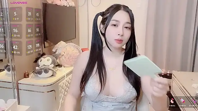 Snapshot of Moonccoi chatting on October 8, 1:23 pm Moonccoi online show from October 8, 1:23 pm