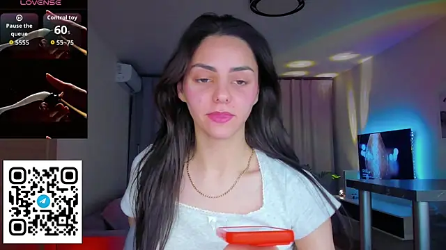 EmiliaZen online show from April 19, 5:03 pm