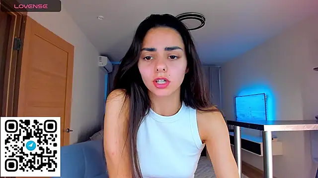 EmiliaZen online show from October 11, 2:29 pm