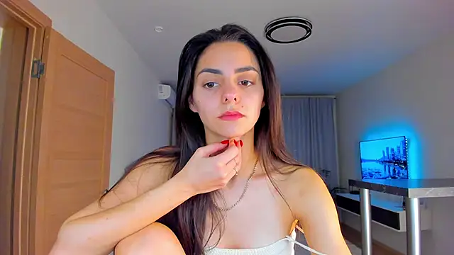 EmiliaZen online show from November 6, 7:40 pm