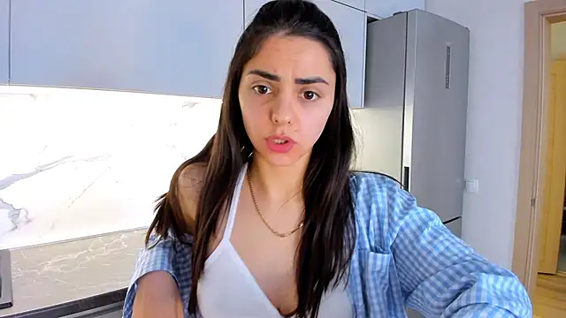 EmiliaZen online show from March 20, 2:32 pm