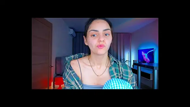 EmiliaZen online show from February 10, 8:19 pm