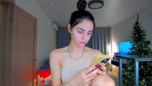 EmiliaZen online show from December 22, 5:35 pm