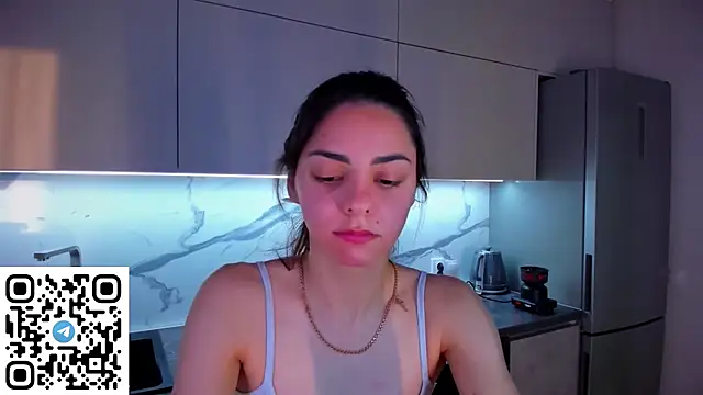 Snapshot of EmiliaZen chatting on June 5, 4:56 pm EmiliaZen online show from June 5, 4:56 pm