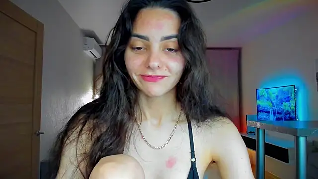 Snapshot of EmiliaZen chatting on May 22, 7:45 pm EmiliaZen online show from May 22, 7:45 pm
