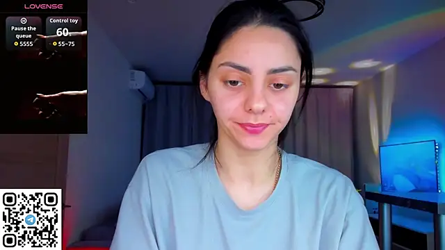 Snapshot of EmiliaZen chatting on April 21, 6:47 pm EmiliaZen online show from April 21, 6:47 pm