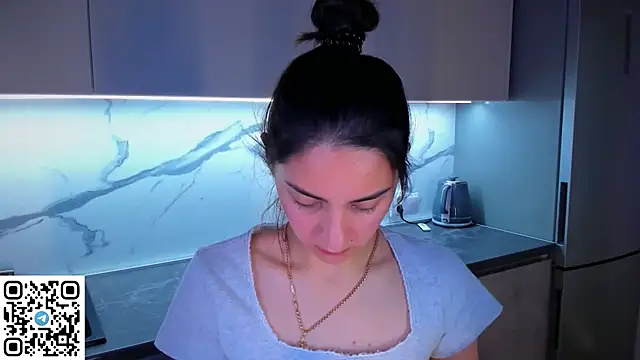 EmiliaZen online show from June 24, 8:39 pm