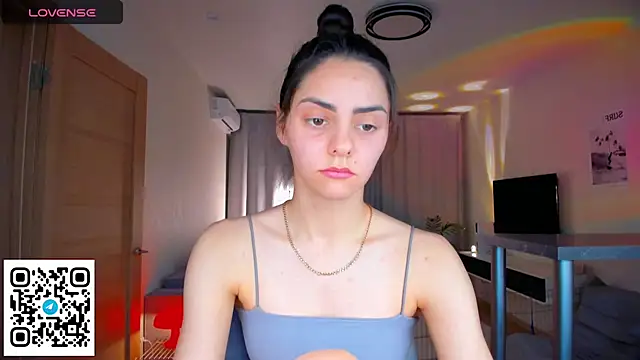 EmiliaZen online show from February 26, 7:25 pm