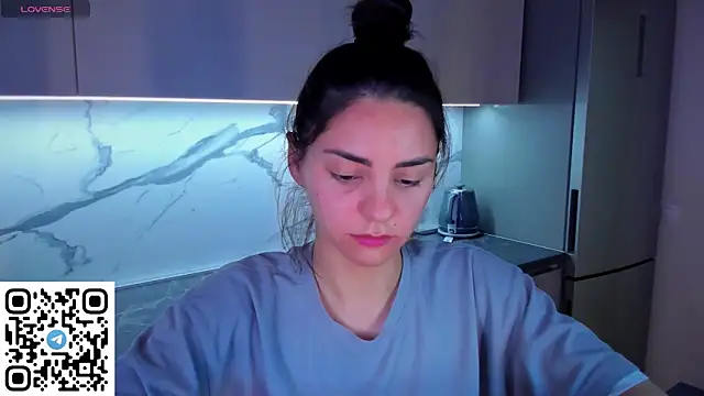 EmiliaZen online show from June 9, 9:38 pm
