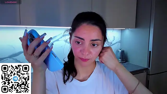 EmiliaZen online show from June 15, 7:02 pm