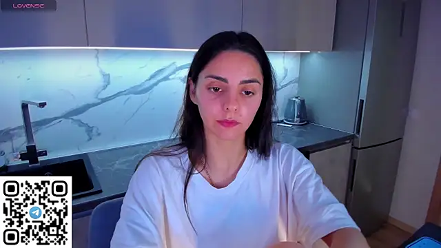 Snapshot of EmiliaZen chatting on June 9, 1:17 am EmiliaZen online show from June 9, 1:17 am