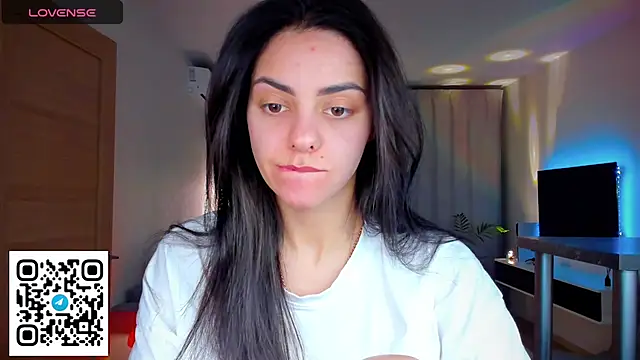 EmiliaZen online show from April 5, 4:57 pm